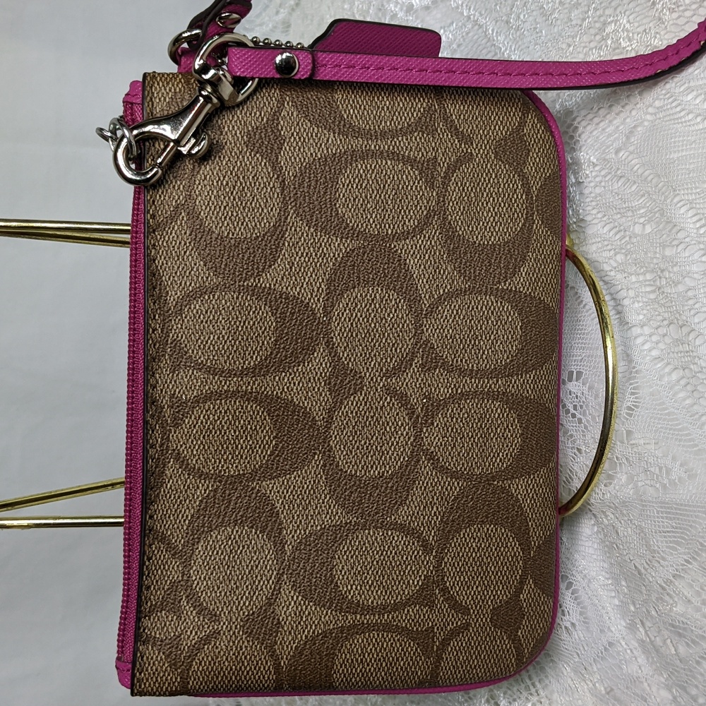 Coach Tan & Pink Coated Canvas Wristlet With Pink Hangtag, Signature Print Cs - Picture 3 of 12